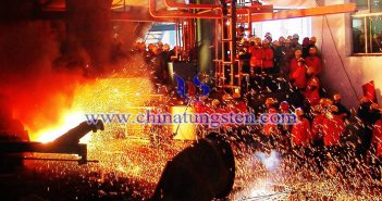 歐盟:美國(guó)若打擊歐洲鋼鐵 當(dāng)然會(huì)報(bào)復(fù) 鋼鐵生產(chǎn)車間圖片