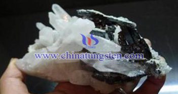 2017年全國(guó)鎢精礦開(kāi)採(cǎi)總量控制指標(biāo)91300噸 黑鎢精礦圖片