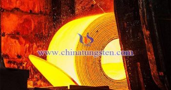 中國去產(chǎn)能成效帶動(dòng)世界鋼鐵業(yè)復(fù)蘇 粗鋼產(chǎn)能圖片