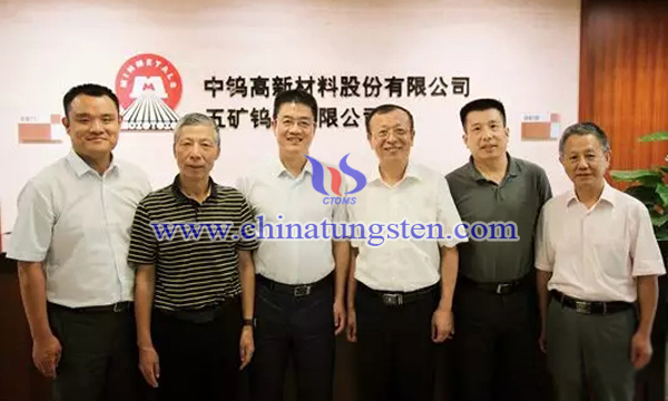 中國鎢協(xié)丁學(xué)全會(huì)長到中鎢高新調(diào)研指導(dǎo)工作