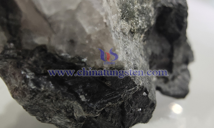 鎢礦石圖片