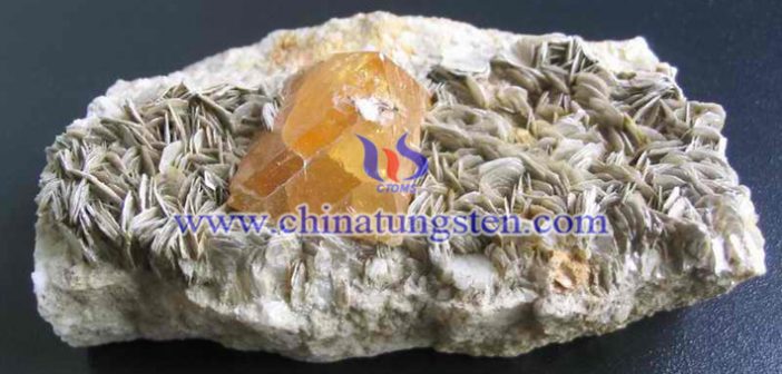 2017年上半年鎢行業(yè)形勢(shì)向好 白鎢礦圖片