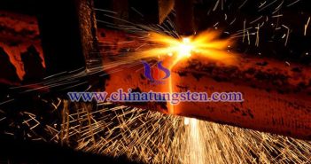 2017年鋼鐵行業(yè)運(yùn)行狀況改善 發(fā)展態(tài)勢(shì)穩(wěn)中向好 鋼鐵冶煉圖片