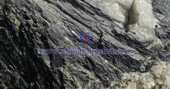 中鎢智造黑鎢礦圖片