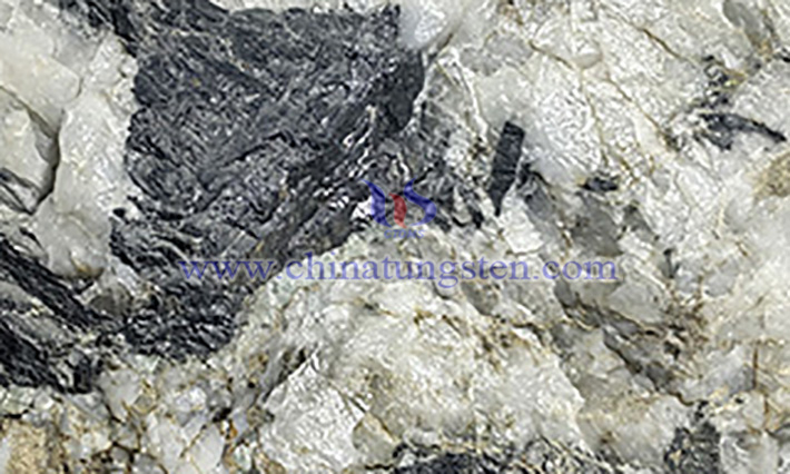 中鎢智造黑鎢礦圖片