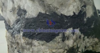 中鎢智造黑鎢礦圖片